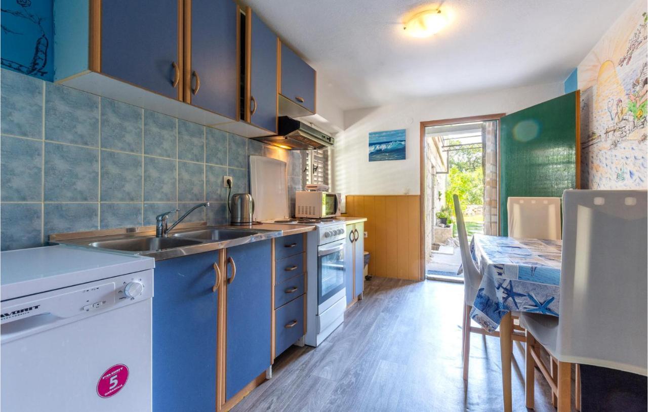 Lovely Apartment In Omis With Kitchen Eksteriør bilde