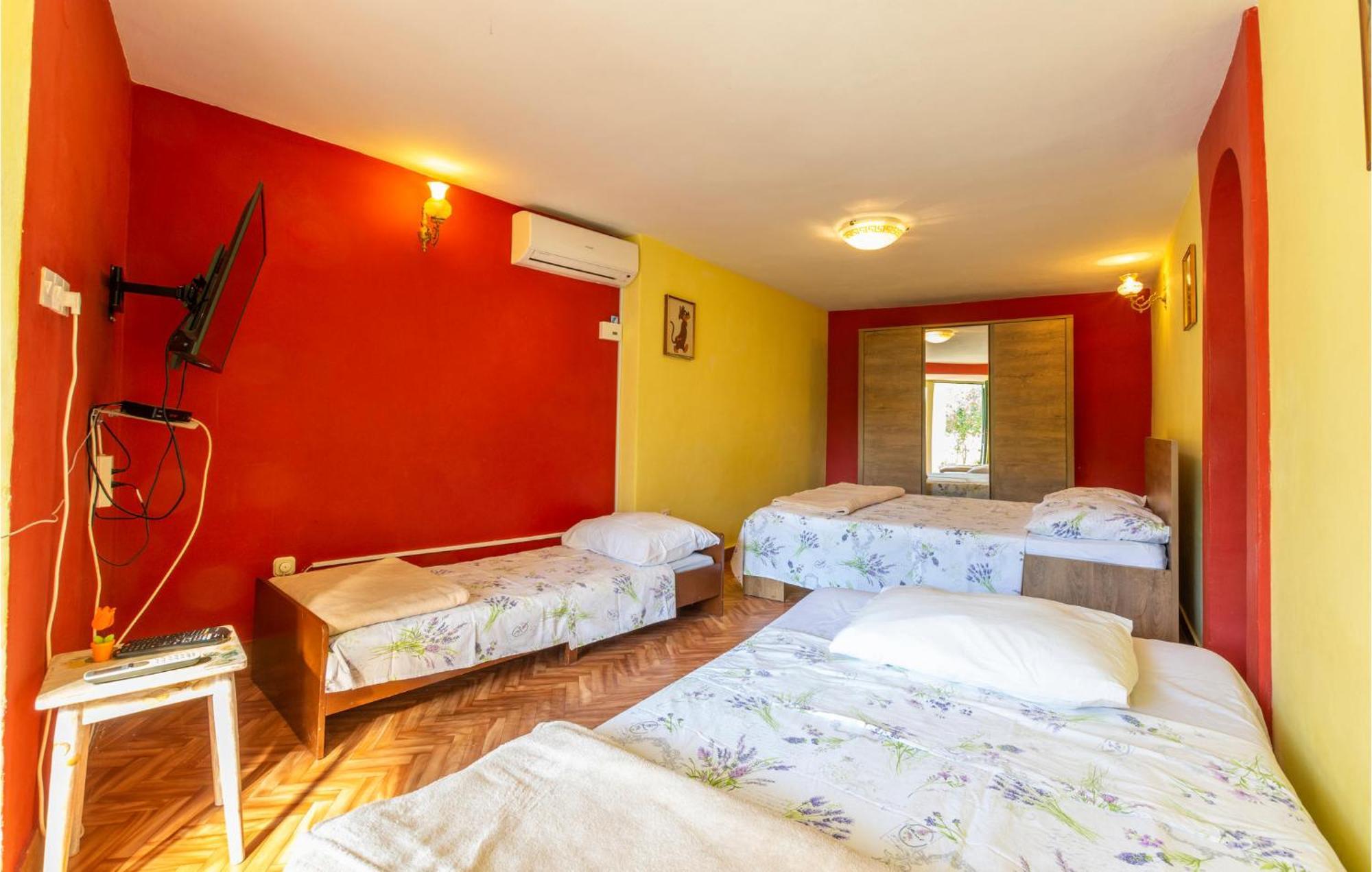Lovely Apartment In Omis With Kitchen Eksteriør bilde