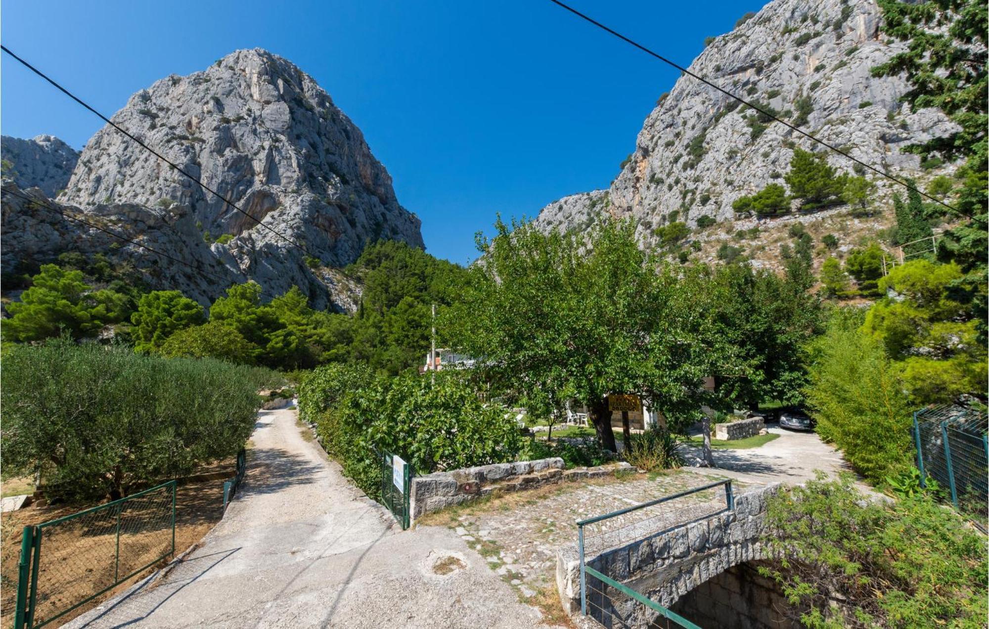Lovely Apartment In Omis With Kitchen Eksteriør bilde