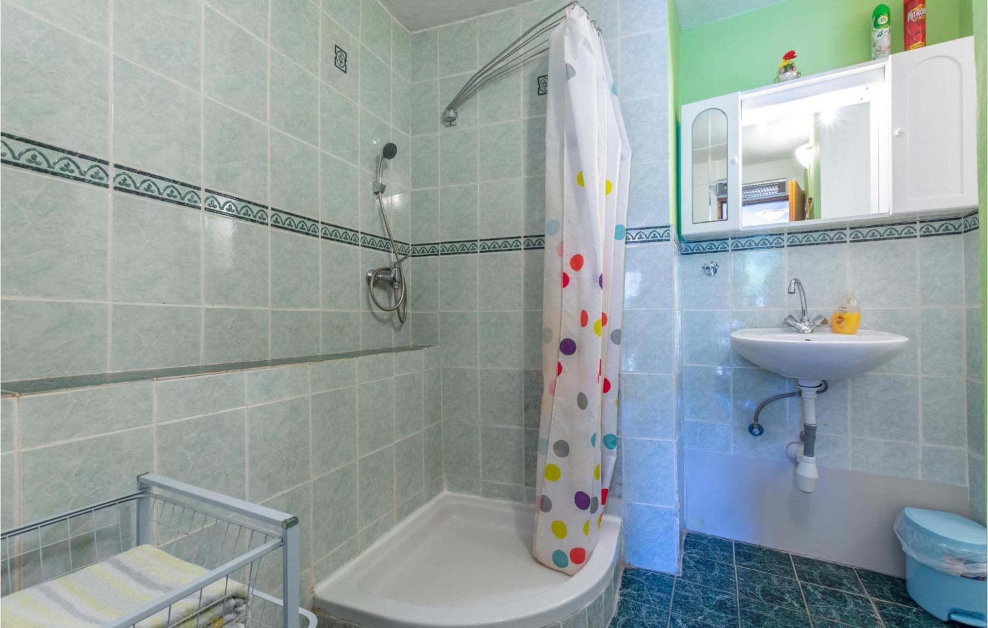 Lovely Apartment In Omis With Kitchen Eksteriør bilde
