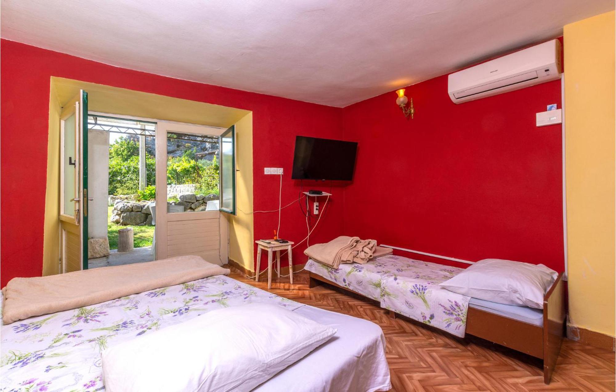 Lovely Apartment In Omis With Kitchen Eksteriør bilde