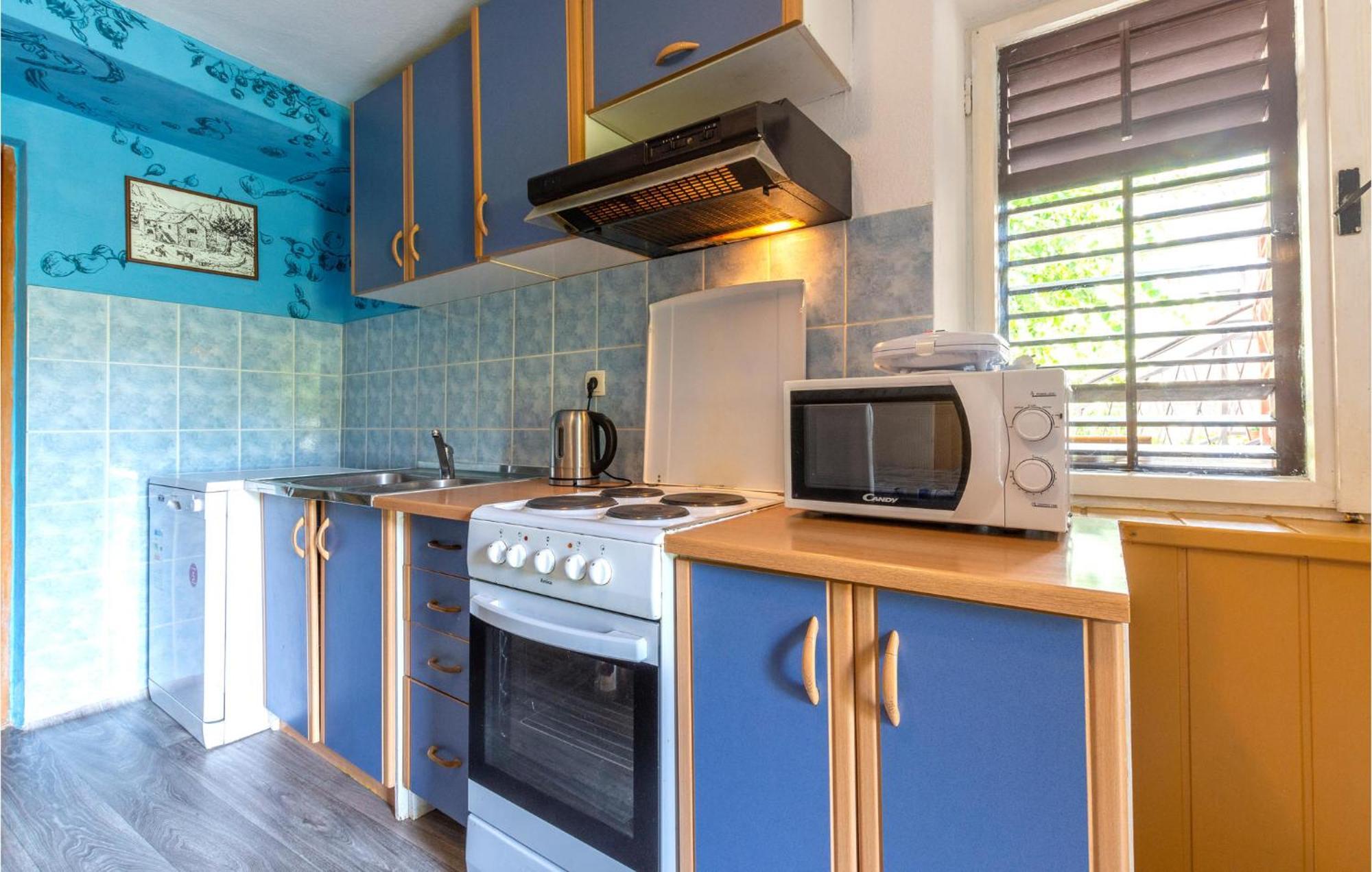 Lovely Apartment In Omis With Kitchen Eksteriør bilde