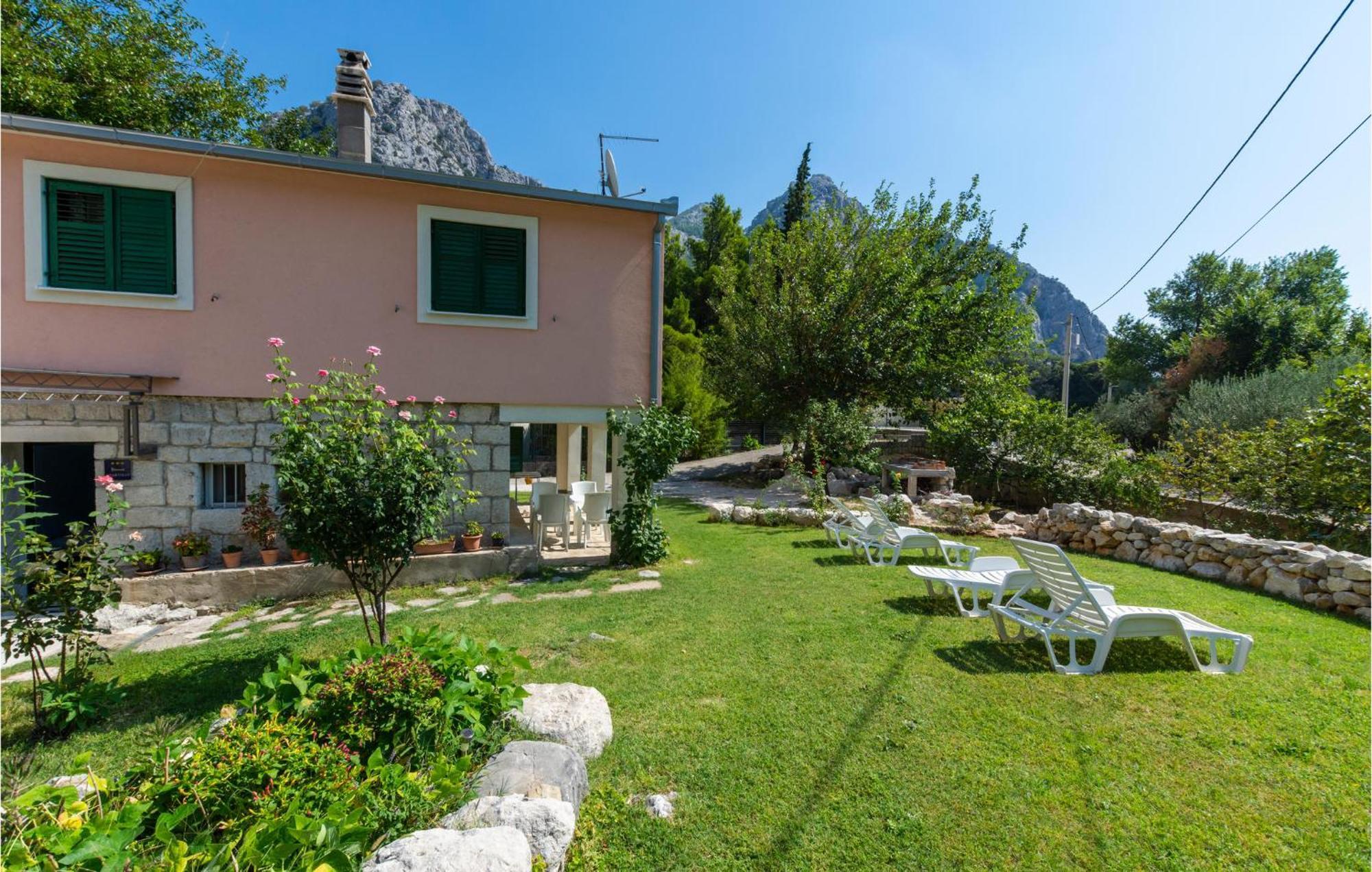 Lovely Apartment In Omis With Kitchen Eksteriør bilde