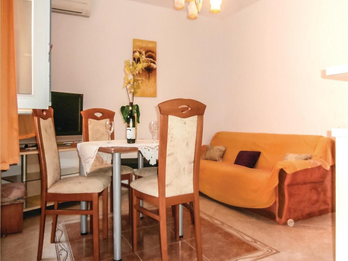 Lovely Apartment In Omis With Kitchen Eksteriør bilde