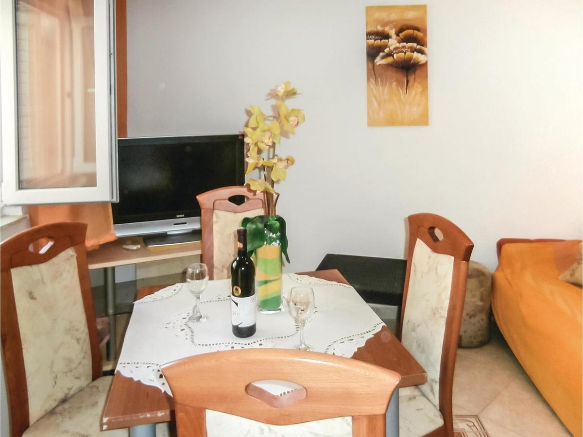 Lovely Apartment In Omis With Kitchen Eksteriør bilde