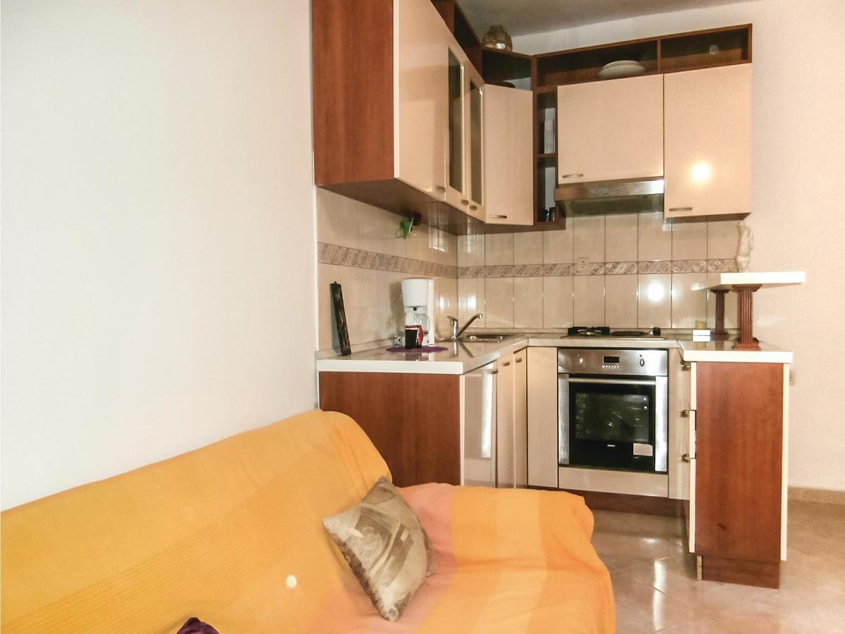 Lovely Apartment In Omis With Kitchen Eksteriør bilde