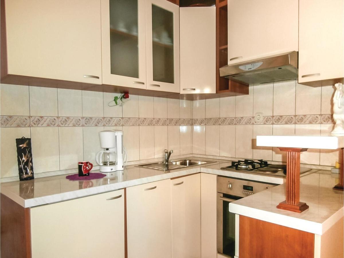 Lovely Apartment In Omis With Kitchen Eksteriør bilde